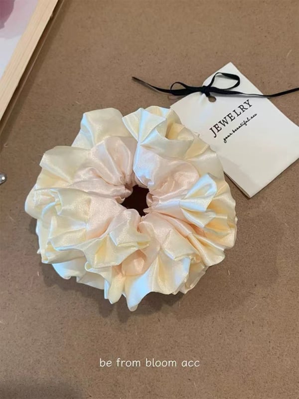 Elastic pentru păr cu minge de flori – satin plisat, stil coreean, elastic, plastic