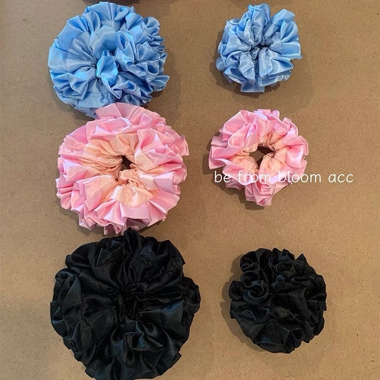 Elastic pentru păr cu minge de flori – satin plisat, stil coreean, elastic, plastic