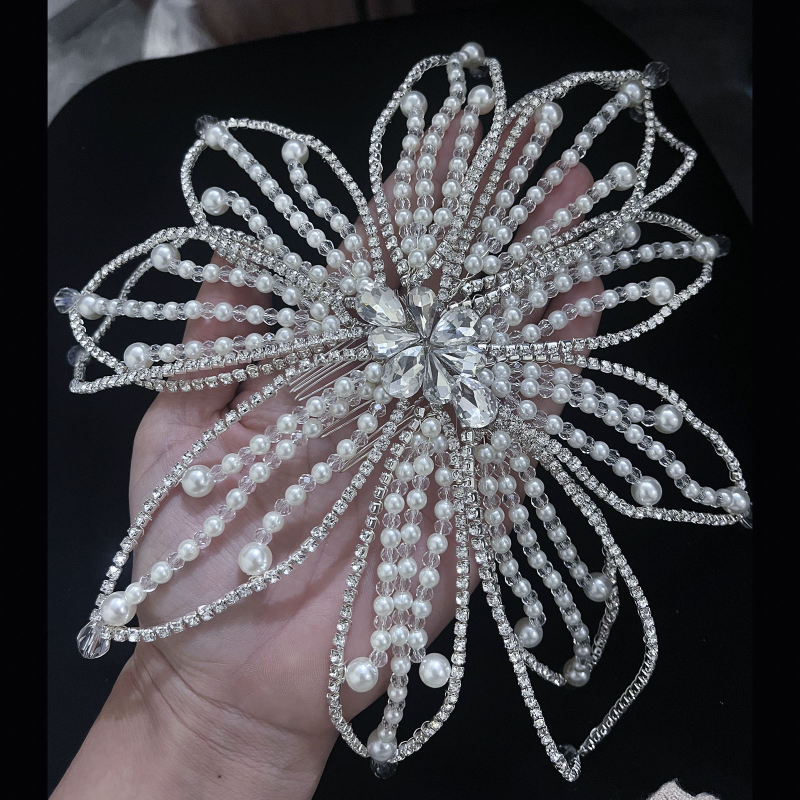 Νυφική διακόσμηση μαλλιών με φύλλα από κρύσταλλα, χειροποίητο στριφτό μετάξι και διακόσμηση πεταλούδας από κράμα | Κορδέλα για τα μαλλιά, Σχήμα φύλλου, Άνοιξη 2025