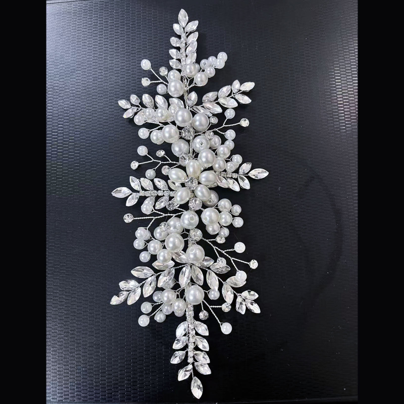 Νυφική διακόσμηση μαλλιών με φύλλα από κρύσταλλα, χειροποίητο στριφτό μετάξι και διακόσμηση πεταλούδας από κράμα | Κορδέλα για τα μαλλιά, Σχήμα φύλλου, Άνοιξη 2025