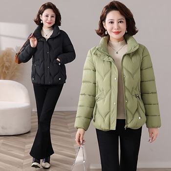 Īss kokvilnas mētelis mazā auguma sievietēm, ziemas stāvējošs apkakle, plisētas detaļas un 3D dekorācijas, PVC audums 30–50% saturs