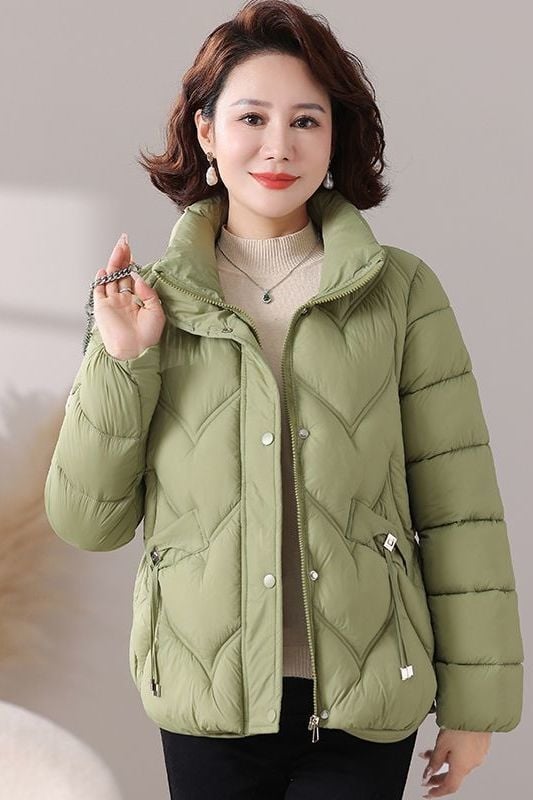 Īss kokvilnas mētelis mazā auguma sievietēm, ziemas stāvējošs apkakle, plisētas detaļas un 3D dekorācijas, PVC audums 30–50% saturs