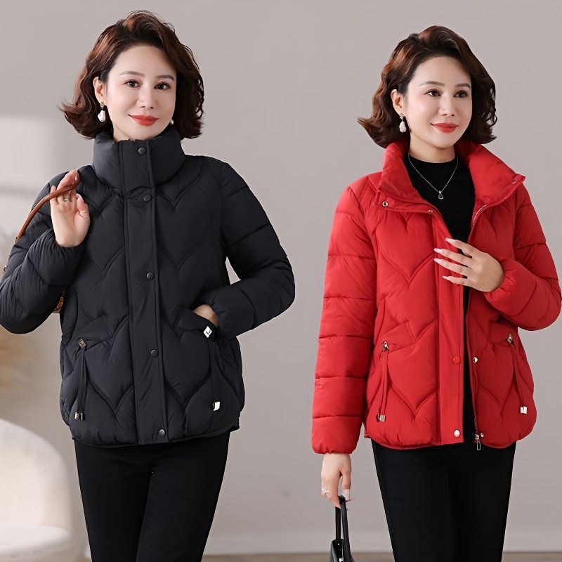 Īss kokvilnas mētelis mazā auguma sievietēm, ziemas stāvējošs apkakle, plisētas detaļas un 3D dekorācijas, PVC audums 30–50% saturs