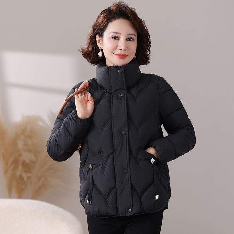 Īss kokvilnas mētelis mazā auguma sievietēm, ziemas stāvējošs apkakle, plisētas detaļas un 3D dekorācijas, PVC audums 30–50% saturs