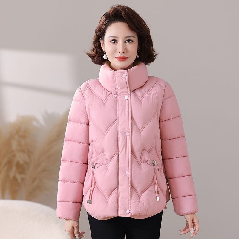 Īss kokvilnas mētelis mazā auguma sievietēm, ziemas stāvējošs apkakle, plisētas detaļas un 3D dekorācijas, PVC audums 30–50% saturs