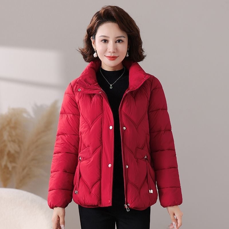 Īss kokvilnas mētelis mazā auguma sievietēm, ziemas stāvējošs apkakle, plisētas detaļas un 3D dekorācijas, PVC audums 30–50% saturs