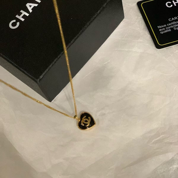 Szív alakú medálos nyaklánc O-lánccal, rozsdamentes acélból; medál titániumacélból; súly 10 g