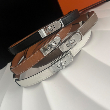 Dvostruki pojas od umjetne kože sa okretno kopčom, uska širina <2 cm, dekor otiska dlana, pogodan za haljine i kapute