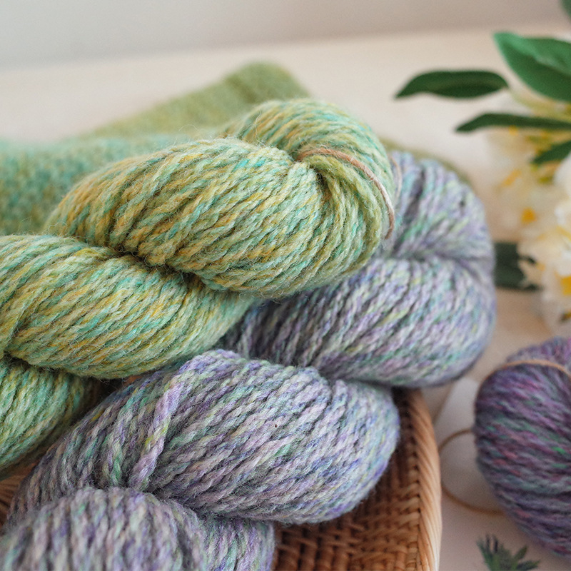 100% vilna, Hank siūlai, 2 gijos, žemas sukimasis, Woolen spun rankoms megzti