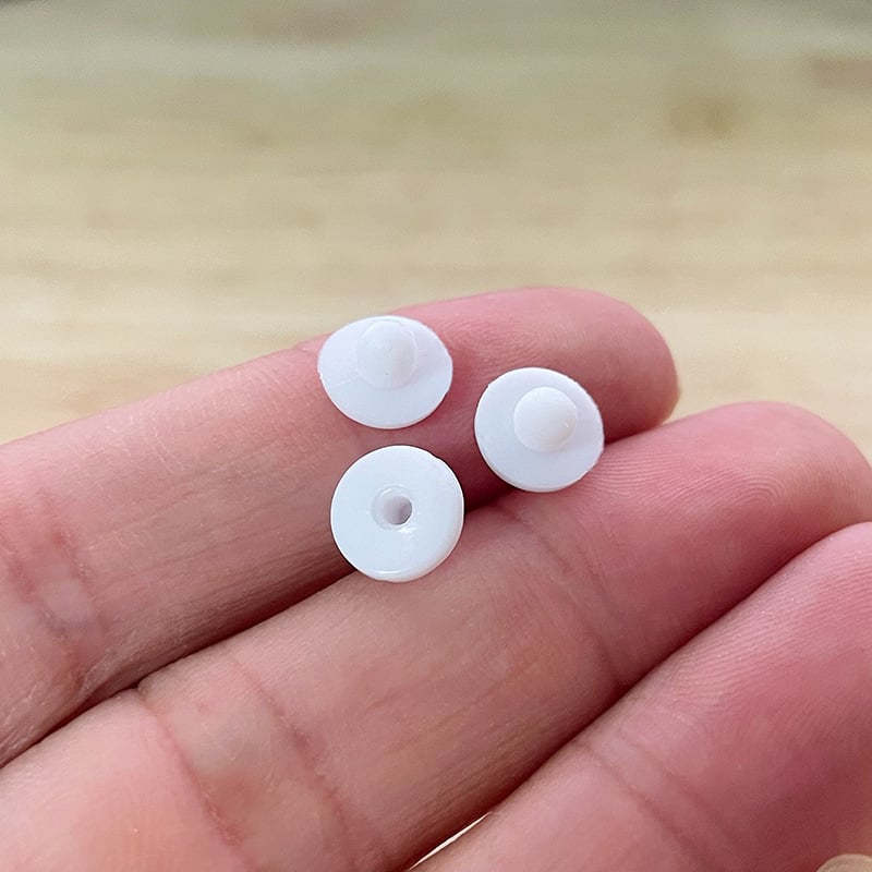 Nagy háromszögű fülcsipesz alátét, fájdalomcsillapító párna, műanyag, ékszerkiegészítők, 2021 tél