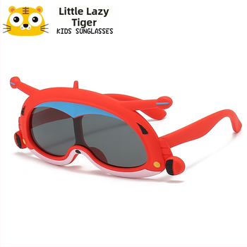 Gyerekek polárizált napszemüvege – UV400, TAC lencsék, teljes keret, speciálisan formájú tükrös lencsék