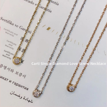 Piekaramais kulons, pilienveida forma no sakausējuma, viegls greznības stils, pavasaris 2024