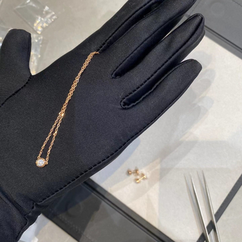 Piekaramais kulons, pilienveida forma no sakausējuma, viegls greznības stils, pavasaris 2024