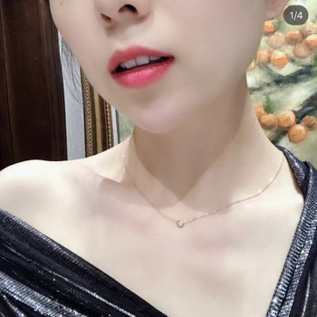 Piekaramais kulons, pilienveida forma no sakausējuma, viegls greznības stils, pavasaris 2024