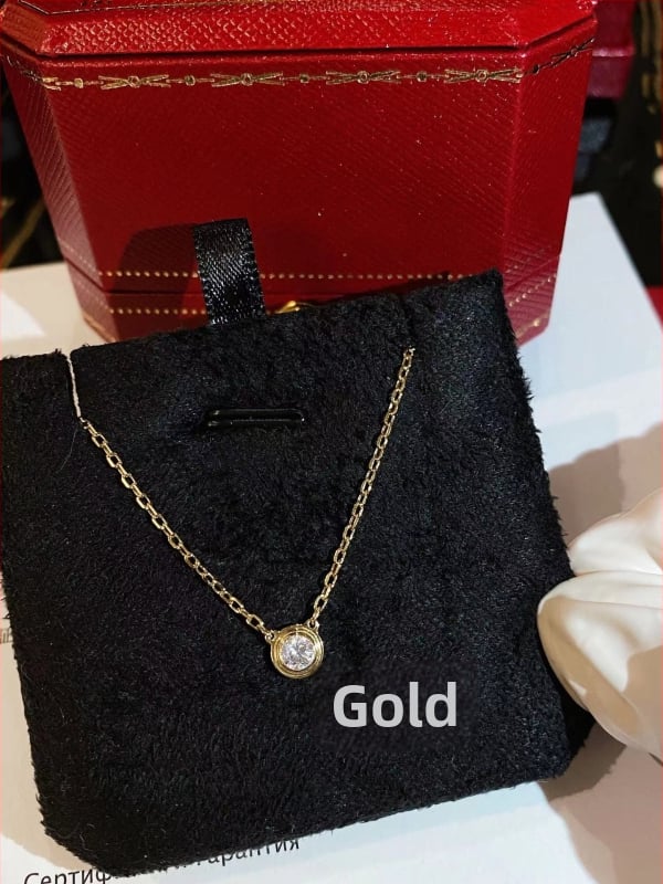 Piekaramais kulons, pilienveida forma no sakausējuma, viegls greznības stils, pavasaris 2024