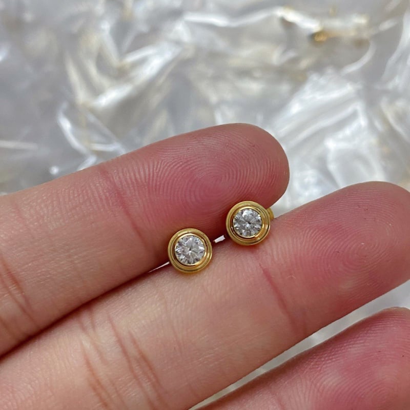 Piekaramais kulons, pilienveida forma no sakausējuma, viegls greznības stils, pavasaris 2024