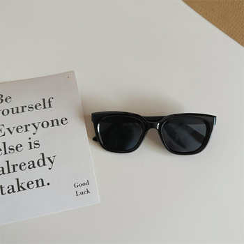 Dječje sunčane naočale kvadratnog okvira, UV400 zaštita, leće od polikarbonata, puni okvir, nepolarizirane