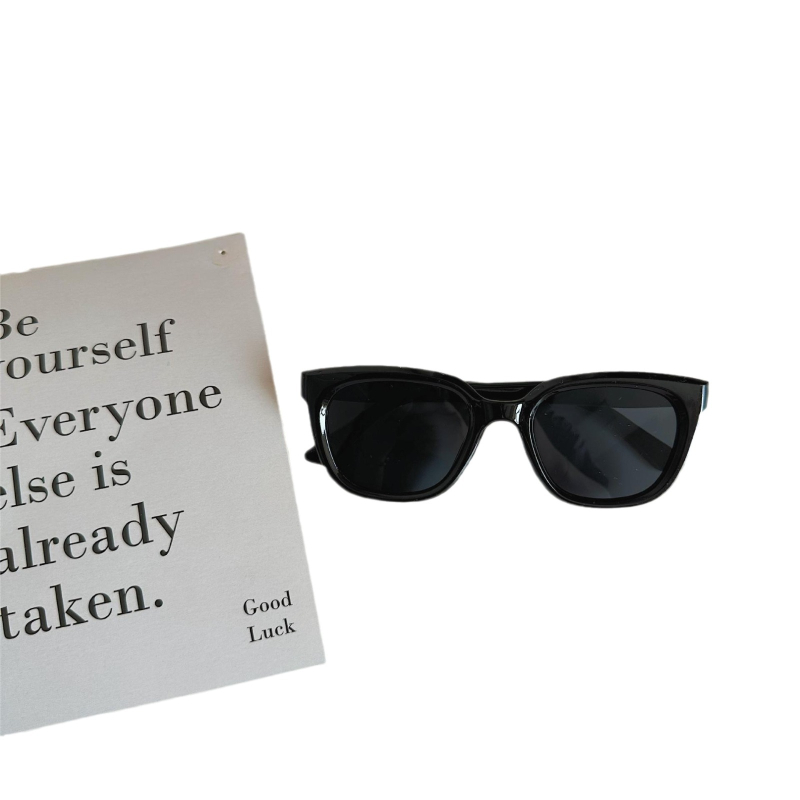 Dječje sunčane naočale kvadratnog okvira, UV400 zaštita, leće od polikarbonata, puni okvir, nepolarizirane