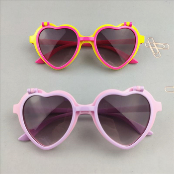 Dječje sunčane naočale s kartičnim srcem i preklopnom dekoracijom, okrugli okvir, UV380 zaštita, leće AC, okvir PC, Kategorija 2