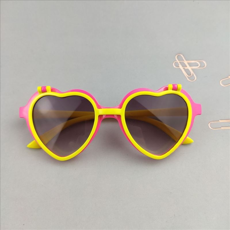 Dječje sunčane naočale s kartičnim srcem i preklopnom dekoracijom, okrugli okvir, UV380 zaštita, leće AC, okvir PC, Kategorija 2