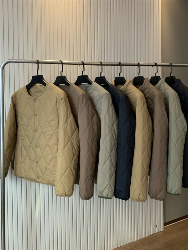 Pamukom punjena jakna, reverzibilna, s poliester punjenjem i podstavom, jednoredno zatvaranje, bez ovratnika, zimska, s više džepova