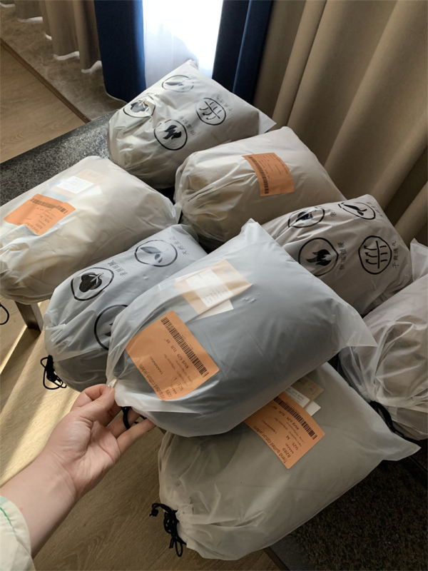 Pamukom punjena jakna, reverzibilna, s poliester punjenjem i podstavom, jednoredno zatvaranje, bez ovratnika, zimska, s više džepova