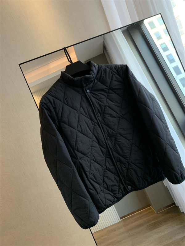 Pamukom punjena jakna, reverzibilna, s poliester punjenjem i podstavom, jednoredno zatvaranje, bez ovratnika, zimska, s više džepova