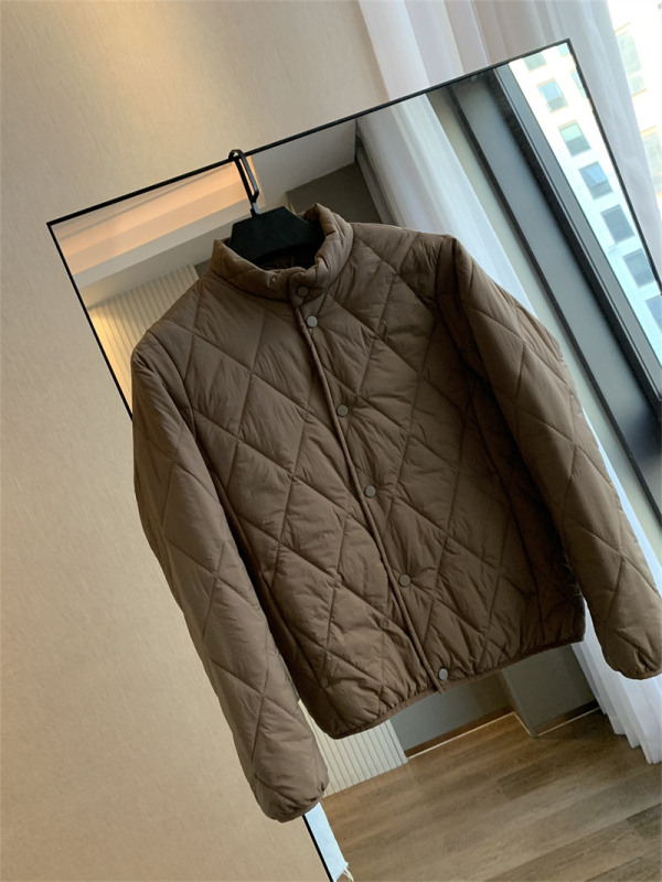 Pamukom punjena jakna, reverzibilna, s poliester punjenjem i podstavom, jednoredno zatvaranje, bez ovratnika, zimska, s više džepova