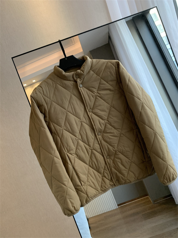 Pamukom punjena jakna, reverzibilna, s poliester punjenjem i podstavom, jednoredno zatvaranje, bez ovratnika, zimska, s više džepova