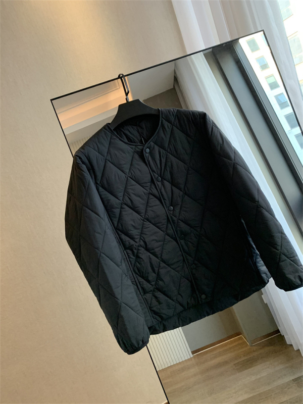 Pamukom punjena jakna, reverzibilna, s poliester punjenjem i podstavom, jednoredno zatvaranje, bez ovratnika, zimska, s više džepova