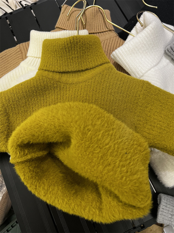 Unisex bērnu džemperis Korejas stilā ziemai, biezi adīts ar velūra oderējumu un augstu kaklu, vecuma grupa 3–8 gadi, adījuma soli 12–14 acis uz 3 cm, galvenais materiāls: norka kažokāda