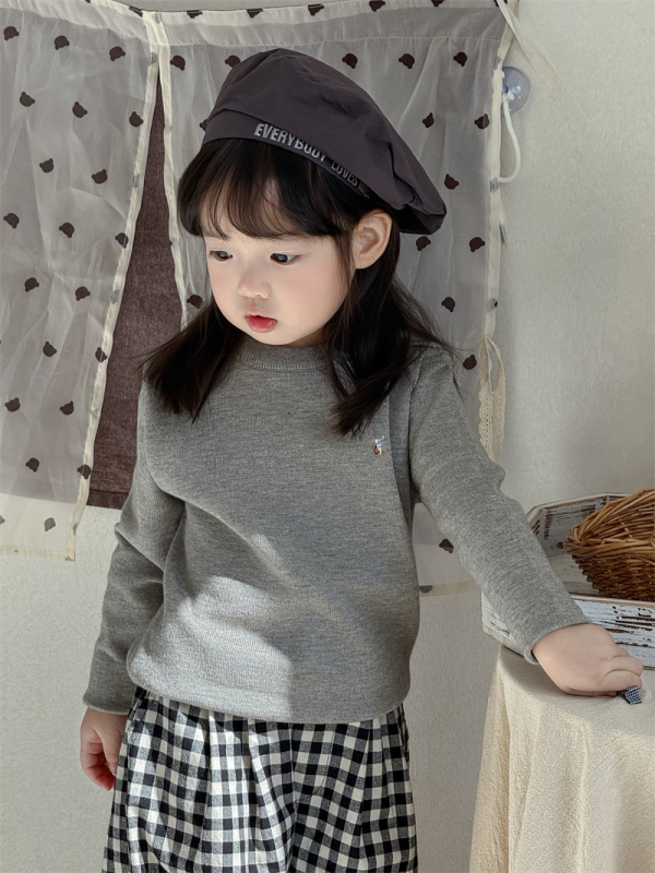 Bērnu džemperis ar izšūtu kara zirga motīvu, universāls, adīts, mīksts materiāls, rudens-zima