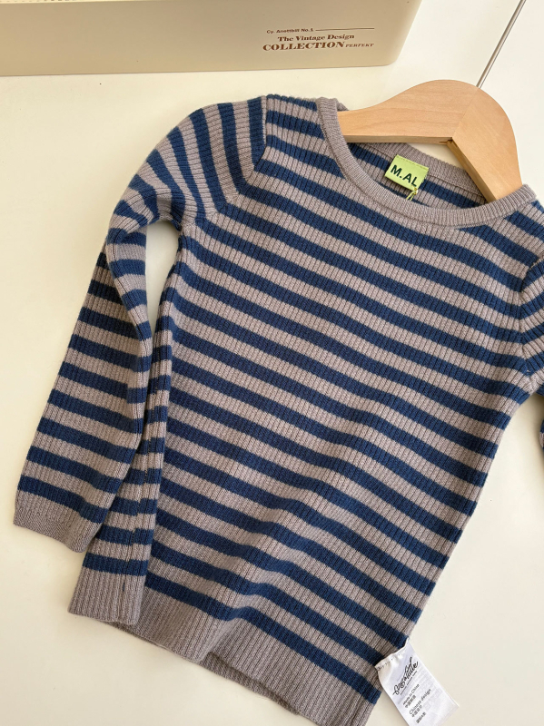 Unisex adīts virsjakas no merino vilnas, 100% vilna, enzīmu mīkstināšana maiguma dēļ, piemērots 1–3 gadiem, ziemas, pavasara un rudens sezonām, vienkrāsains raksts