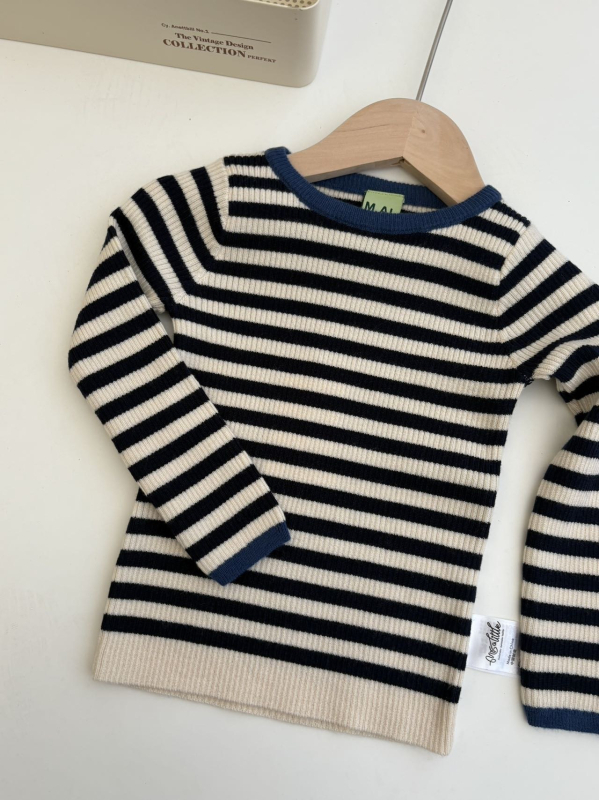 Unisex adīts virsjakas no merino vilnas, 100% vilna, enzīmu mīkstināšana maiguma dēļ, piemērots 1–3 gadiem, ziemas, pavasara un rudens sezonām, vienkrāsains raksts