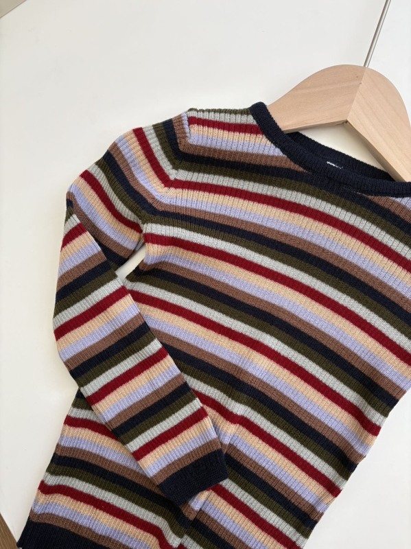 Unisex adīts virsjakas no merino vilnas, 100% vilna, enzīmu mīkstināšana maiguma dēļ, piemērots 1–3 gadiem, ziemas, pavasara un rudens sezonām, vienkrāsains raksts