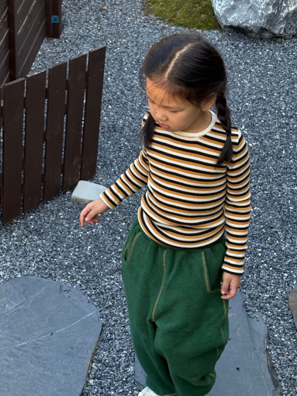 Unisex adīts virsjakas no merino vilnas, 100% vilna, enzīmu mīkstināšana maiguma dēļ, piemērots 1–3 gadiem, ziemas, pavasara un rudens sezonām, vienkrāsains raksts