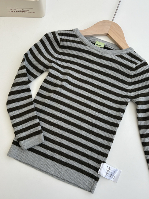 Unisex adīts virsjakas no merino vilnas, 100% vilna, enzīmu mīkstināšana maiguma dēļ, piemērots 1–3 gadiem, ziemas, pavasara un rudens sezonām, vienkrāsains raksts