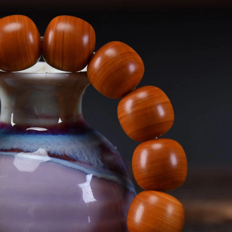 Thuja puidust helmeste käevõru – käsitöö, looduslik, poleeritud, etnilise stiiliga