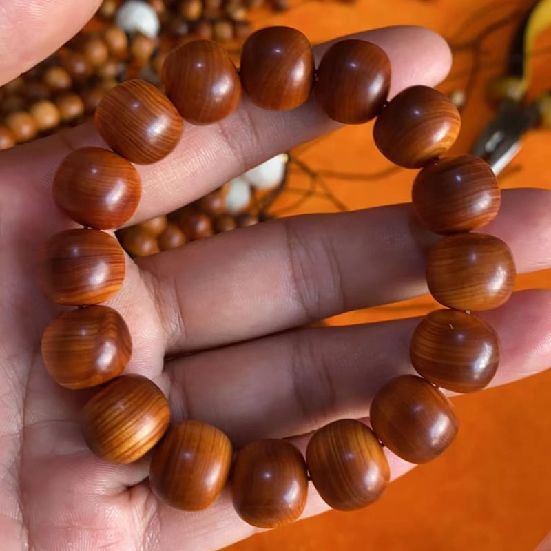 Thuja puidust helmeste käevõru – käsitöö, looduslik, poleeritud, etnilise stiiliga