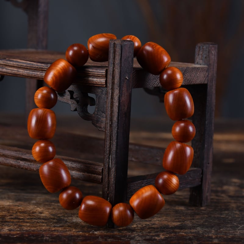 Thuja puidust helmeste käevõru – käsitöö, looduslik, poleeritud, etnilise stiiliga