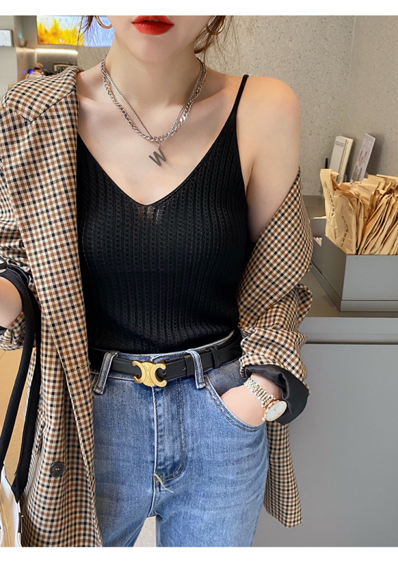 Adīts halterneck top ar V-dekolti, šaura silueta, īss garums