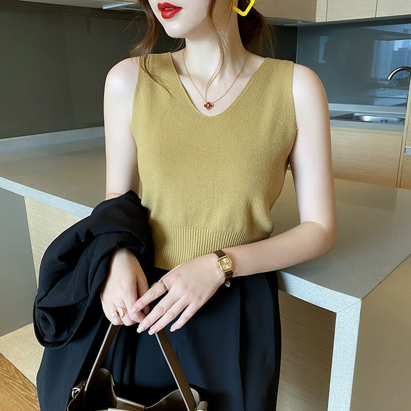 Sieviešu bez piedurknēm tops ar V izgriezumu, no ledus zīda auduma, viskoze 70–80%, augsta elastība, īss garums, taisns griezums