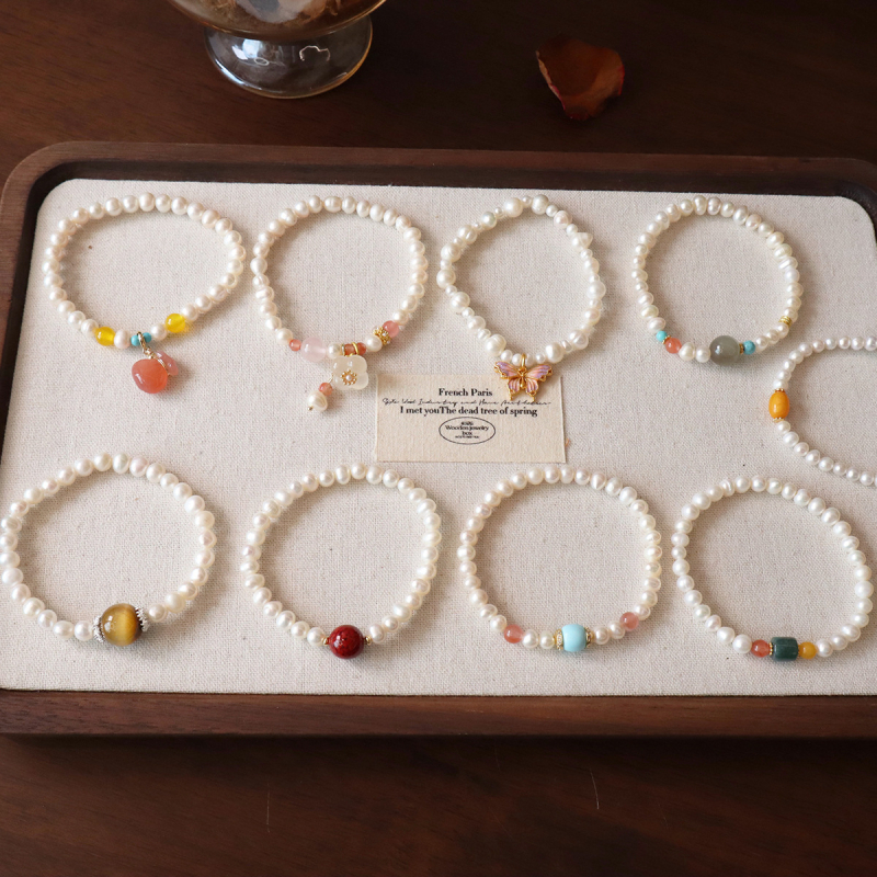 Édesvízi gyöngyökkel fűzött karkötő — geometriai forma, divatos városi stílus, nőknek