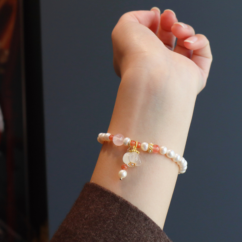 Édesvízi gyöngyökkel fűzött karkötő — geometriai forma, divatos városi stílus, nőknek