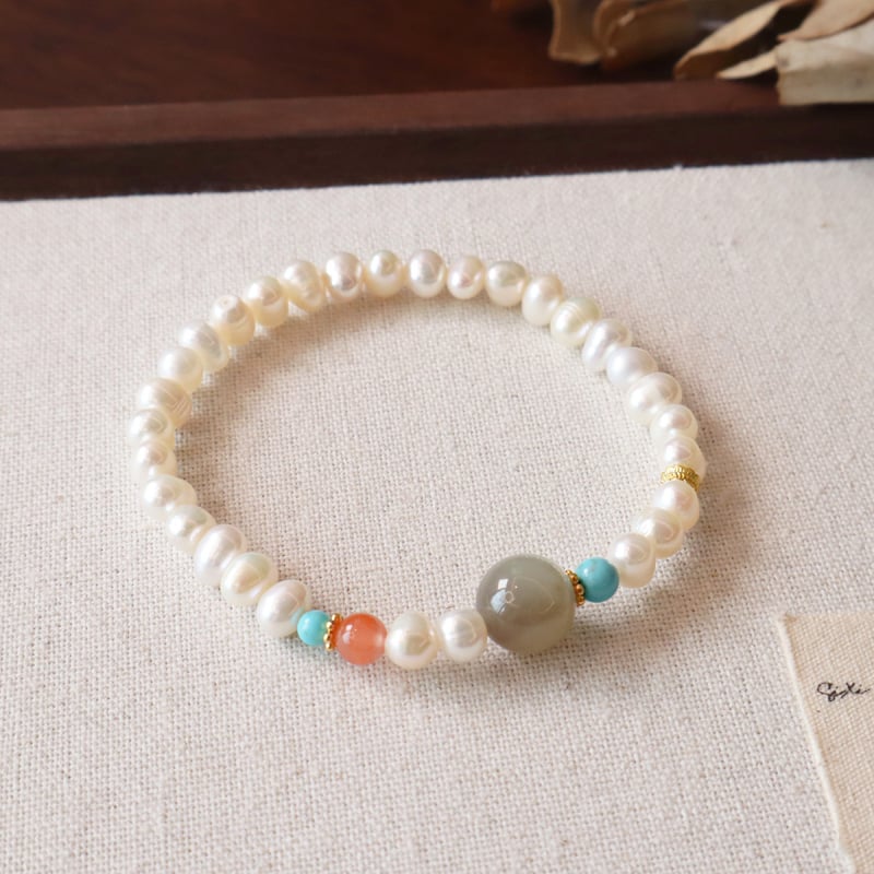 Édesvízi gyöngyökkel fűzött karkötő — geometriai forma, divatos városi stílus, nőknek