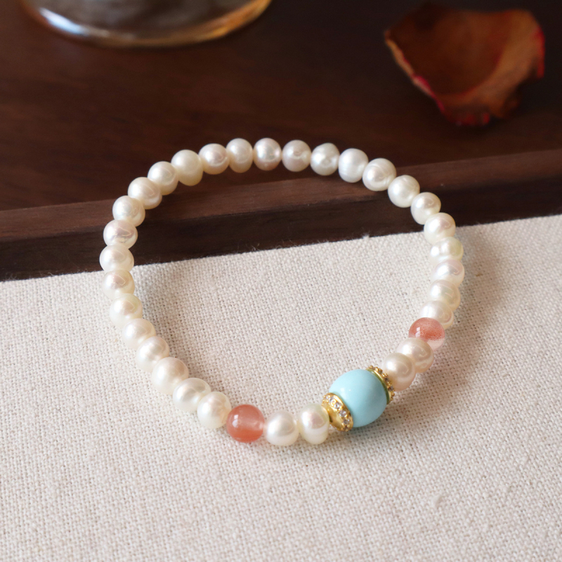 Édesvízi gyöngyökkel fűzött karkötő — geometriai forma, divatos városi stílus, nőknek