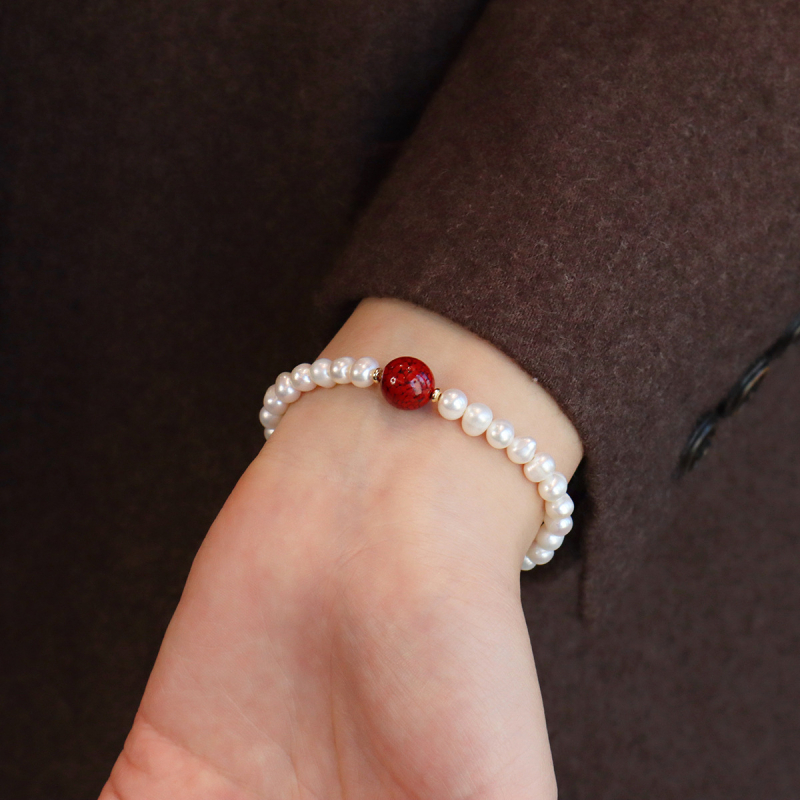 Édesvízi gyöngyökkel fűzött karkötő — geometriai forma, divatos városi stílus, nőknek