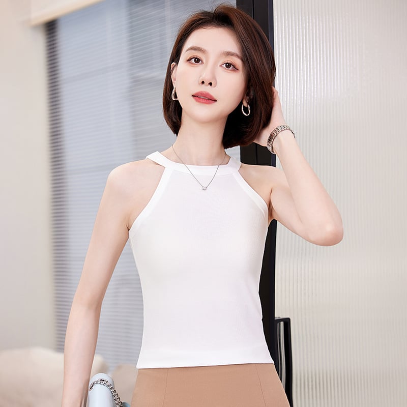 Bez piedurknēm tops ar mežģīņu detaļu, slaids siluets, adīts ribas audums no rayona ar spandeksu, plecu siksnas nav noņemamas