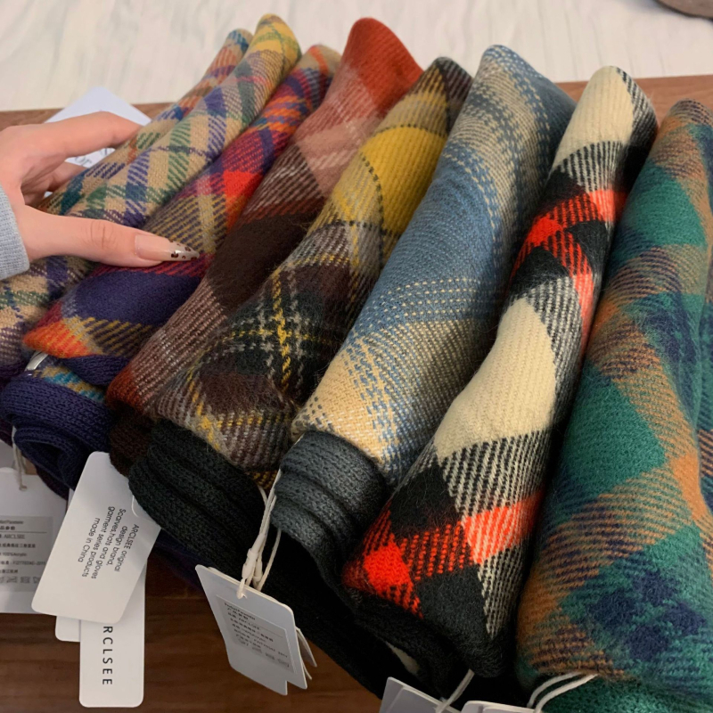 Ženski trokutasti pleteni šal – mrežasti uzorak, jacquard tkanina, zadržava toplinu, pogodan za zimu, proljeće i jesen