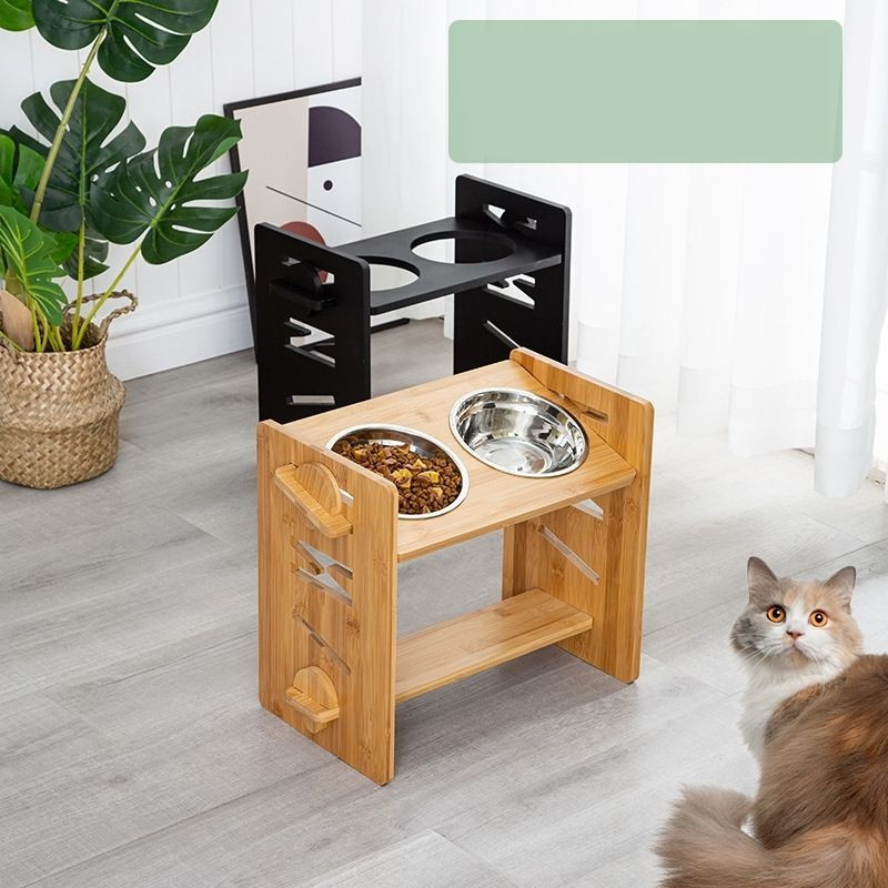 Pārnēsājams, augstumā regulējams suņu barības bļodu statīvs ar dubultu bļodu un slīpu atveri, kas novērš apgāšanos un aizsargā suņa kakla skriemeļus.